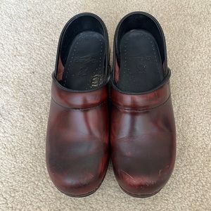 Dansko oxblood clogs size 7 size 37